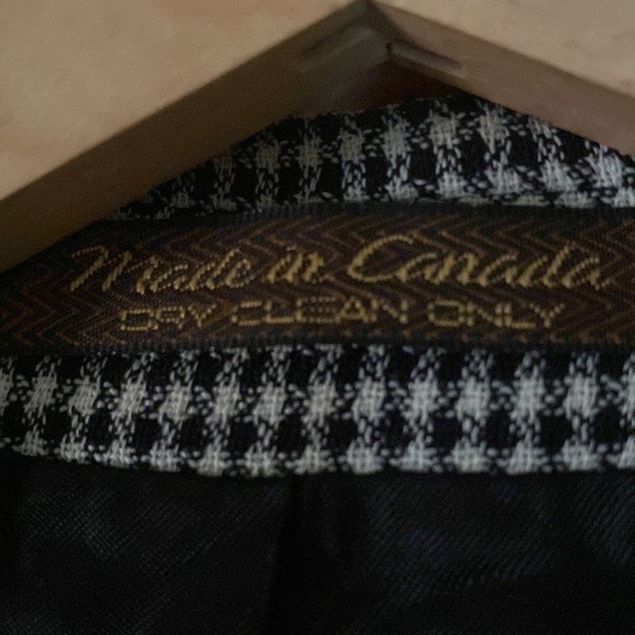 Stars Toronto Oversized Blazer. Fine plaid. %100 Wool - Picture 4 of 7